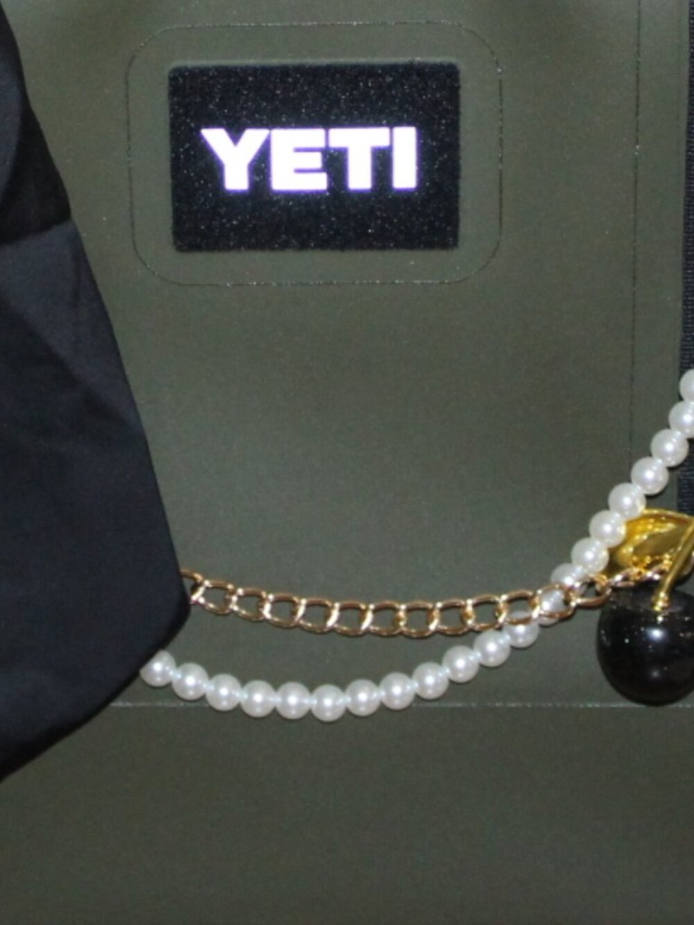 NWOT YETI CAMINO 20 with YETI SIDEKICK DRY CASE & CHARMS STUNNING!! - Picture 14 of 16